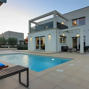Modern Nerina With Private Pool Near Villa